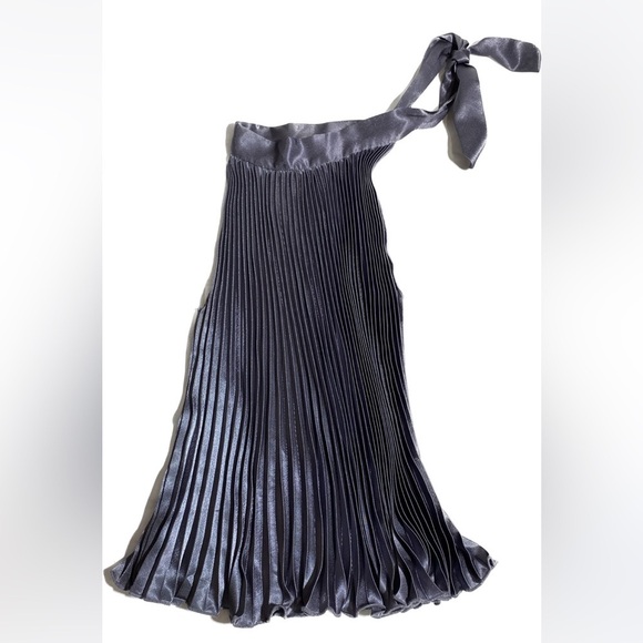 100% silk Stunning silver blueish multiple pleated one tie shouldered blouse - Picture 3 of 5